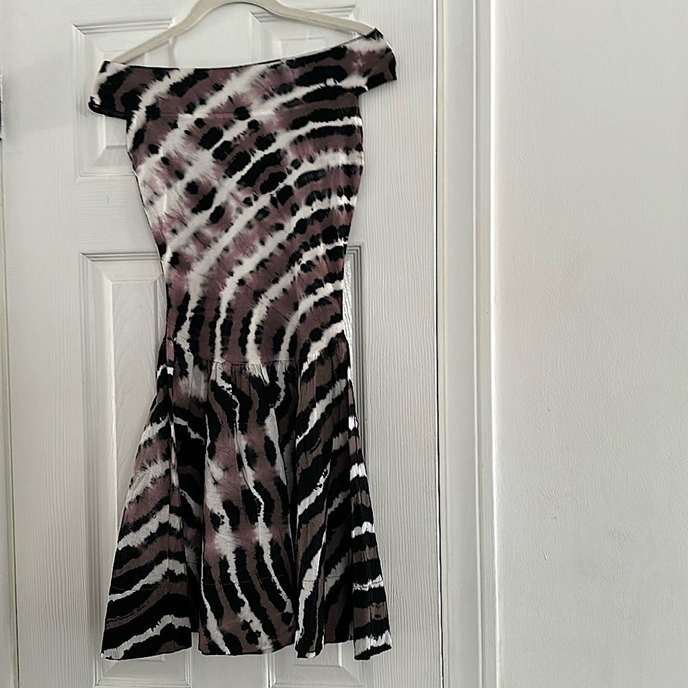 Small strapless scoopneck tie-dye dress